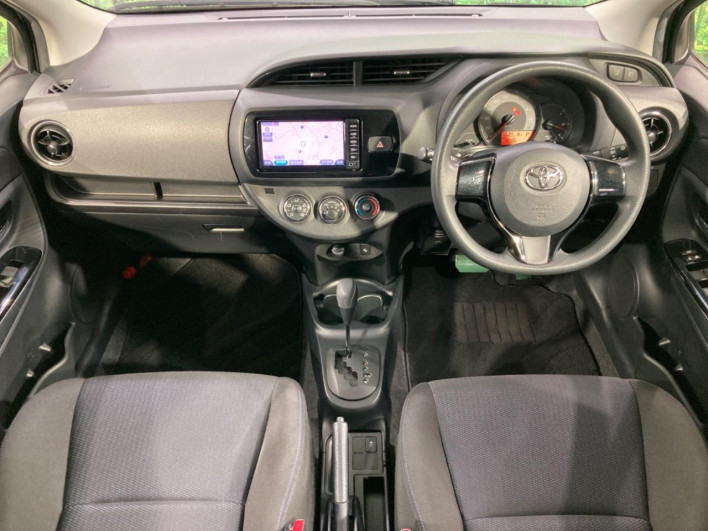 2017 Toyota Vitz DBA-KSP130 (UW-69f06708be4bb)[28]