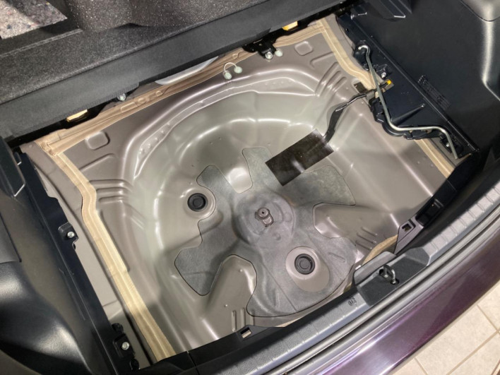 2017 Toyota Vitz DBA-KSP130 (UW-69f06708be4bb)[13]