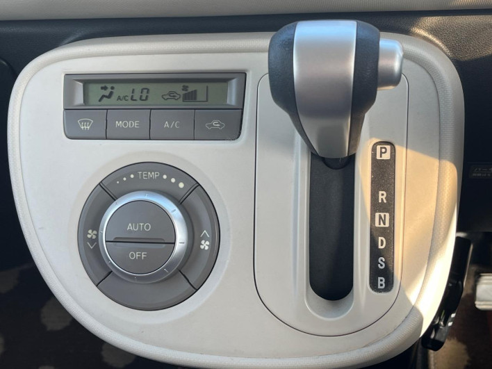 2013 Daihatsu Mira Cocoa DBA-L675S (UW-69f0670bb4238)[11]