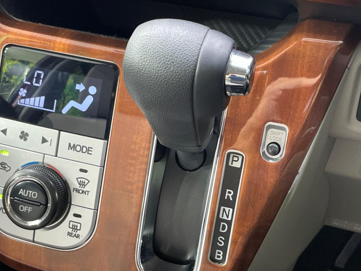 2017 Daihatsu Cast DBA-LA250S (UW-69f0670e8ca14)[18]