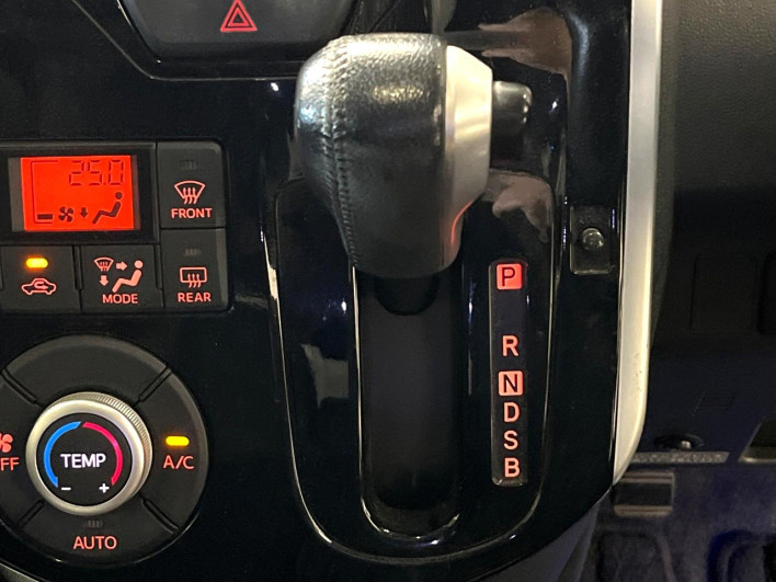 2014 Daihatsu Tanto DBA-LA600S (UW-69f0671781984)[17]
