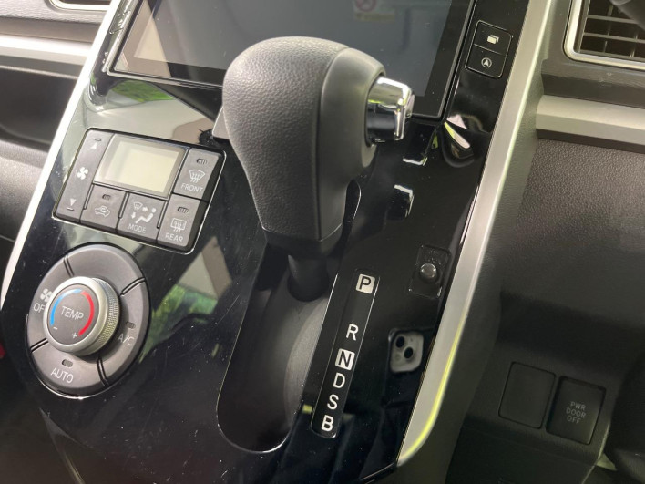 2015 Daihatsu Tanto DBA-LA600S (UW-69f067195e6f5)[18]