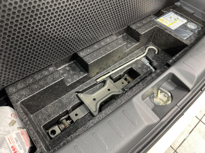 2013 Suzuki Wagon R Stingray DBA-MH34S (UW-69f06738b9946)[27]