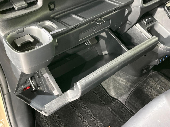 2023 Toyota Sienta 5BA-MXPC10G (UW-69f0675887fb7)[25]