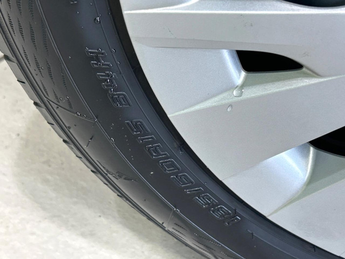 2020 Toyota Yaris 6AA-MXPH10 (UW-69f067588d21a)[18]