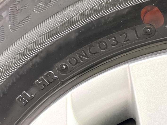 2021 Toyota Yaris 6AA-MXPH10 (UW-69f06758d91bd)[16]