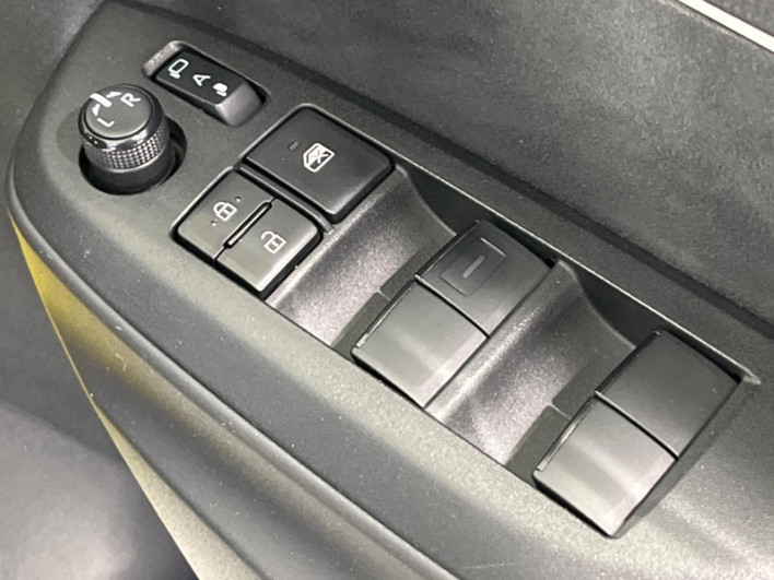 2023 Toyota Yaris 6AA-MXPH10 (UW-69f06759912da)[28]