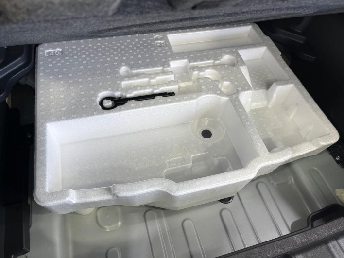 2021 Toyota Yaris Cross 6AA-MXPJ15 (UW-69f0675cf3145)[27]