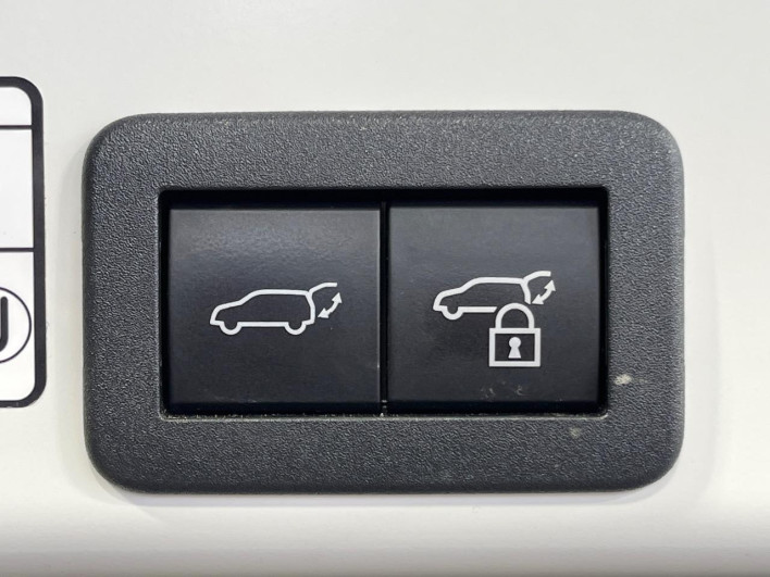 2021 Toyota Yaris Cross 6AA-MXPJ15 (UW-69f0675cf3145)[28]