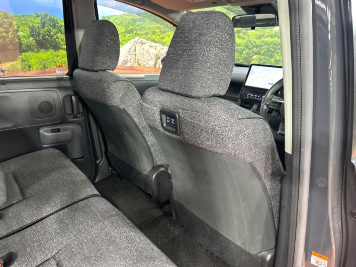 2023 Toyota Sienta 6AA-MXPL10G (UW-69f0675f6b15b)[25]