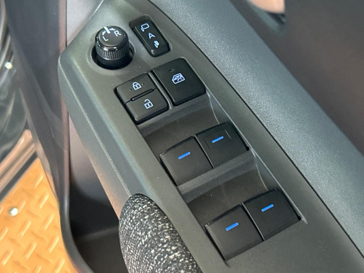 2023 Toyota Sienta 6AA-MXPL10G (UW-69f0675f6b15b)[4]