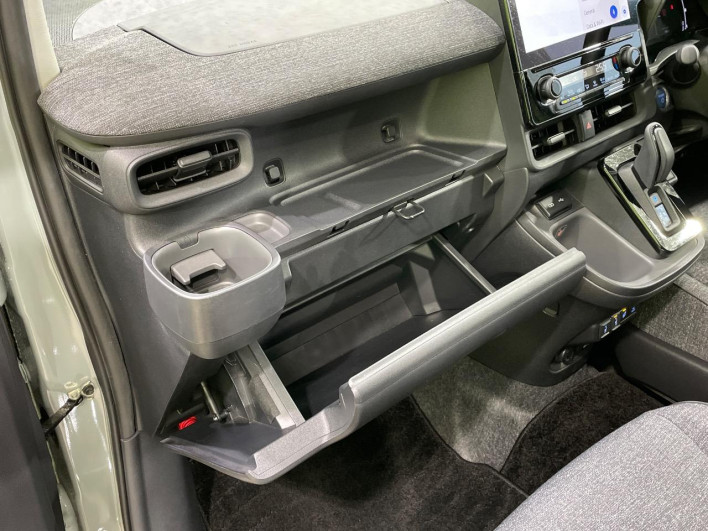 2023 Toyota Sienta 6AA-MXPL10G (UW-69f0675fdff31)[28]