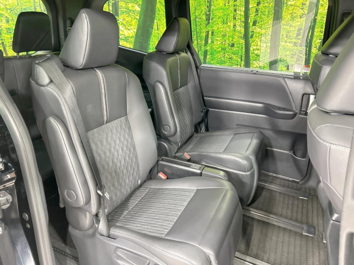 2023 Toyota Noah 6BA-MZRA90W (UW-69f06769aaa5b)[22]