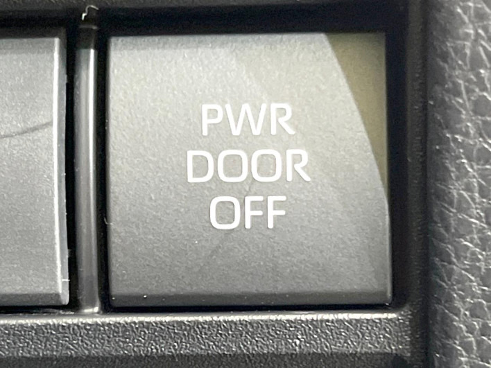 2025 Toyota Voxy 6BA-MZRA90W (UW-69f06769d72f5)[15]