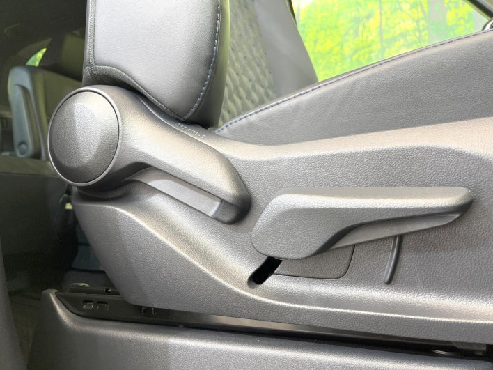 2025 Toyota Voxy 6BA-MZRA90W (UW-69f06769d72f5)[14]