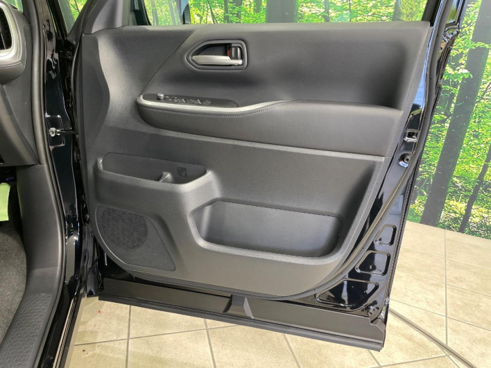 2025 Toyota Voxy 6BA-MZRA90W (UW-69f0676b2fddc)[13]