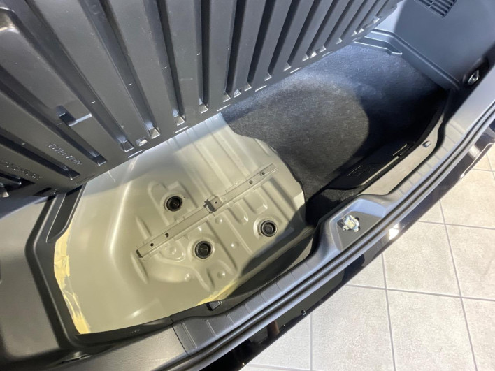 2025 Toyota Voxy 6BA-MZRA90W (UW-69f0676b2fddc)[17]