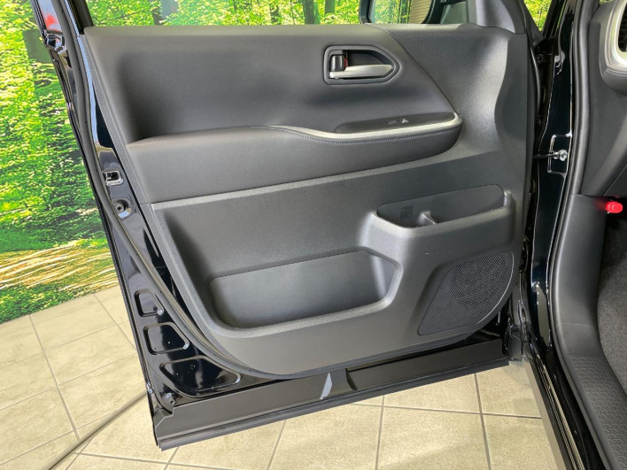 2025 Toyota Voxy 6BA-MZRA90W (UW-69f0676b2fddc)[14]