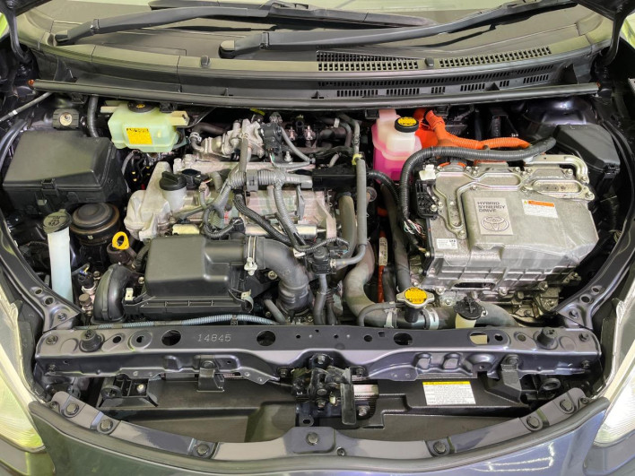 2015 Toyota Aqua DAA-NHP10 (UW-69f0676e03808)[18]