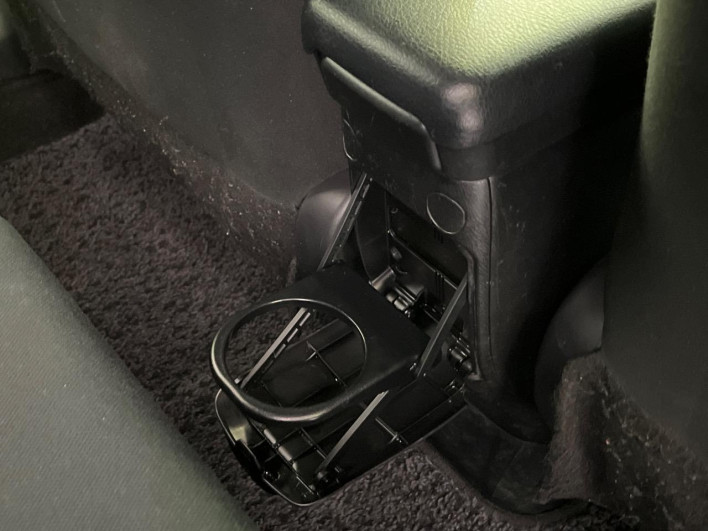 2015 Toyota Aqua DAA-NHP10 (UW-69f0676e03808)[28]