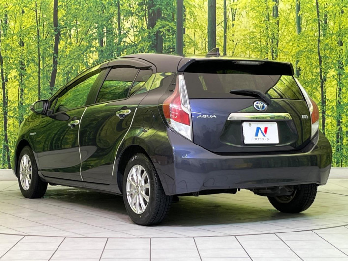 2015 Toyota Aqua DAA-NHP10 (UW-69f0676e03808)[10]