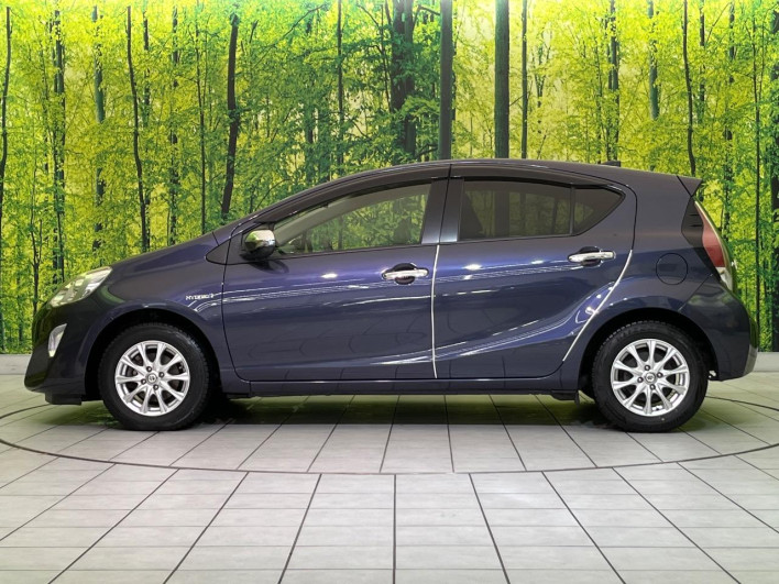 2015 Toyota Aqua DAA-NHP10 (UW-69f0676e03808)[11]