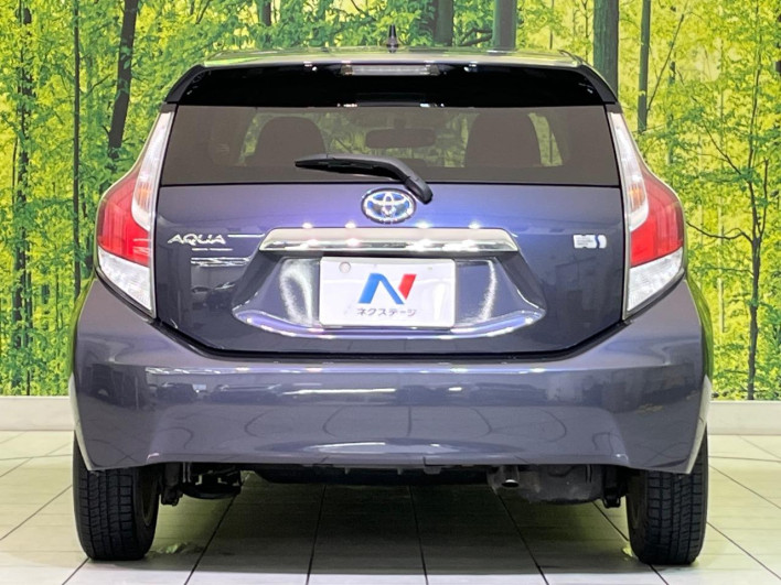 2015 Toyota Aqua DAA-NHP10 (UW-69f0676e03808)[9]