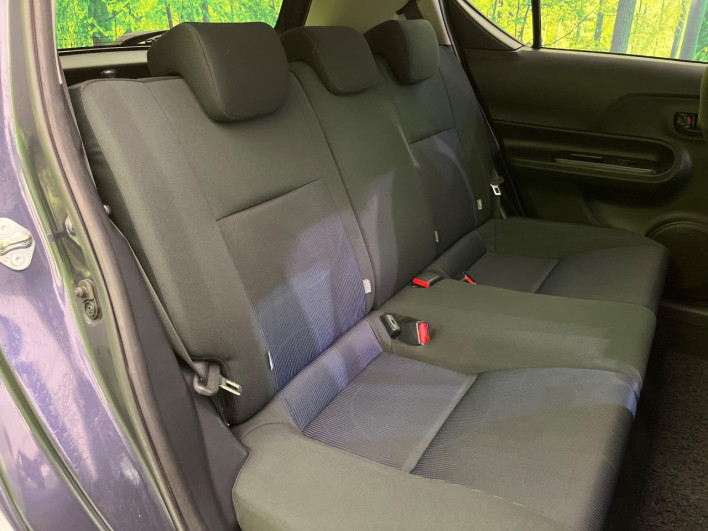 2015 Toyota Aqua DAA-NHP10 (UW-69f0676e03808)[21]
