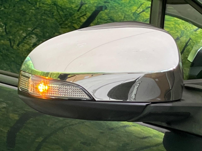 2015 Toyota Aqua DAA-NHP10 (UW-69f0676e03808)[12]