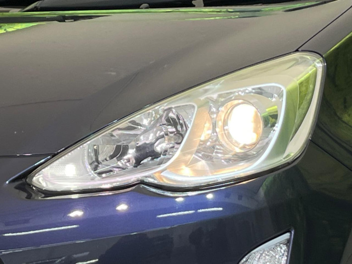 2015 Toyota Aqua DAA-NHP10 (UW-69f0676e03808)[13]