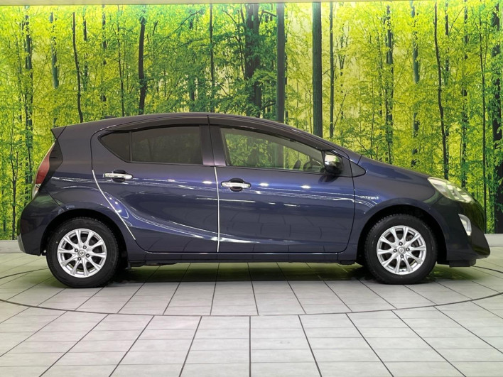 2015 Toyota Aqua DAA-NHP10 (UW-69f0676e03808)[7]