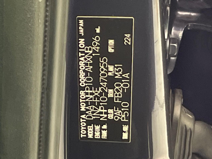 2015 Toyota Aqua DAA-NHP10 (UW-69f0676e03808)[1]