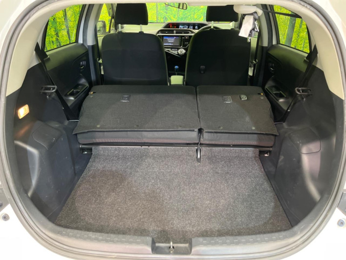 2015 Toyota Aqua DAA-NHP10 (UW-69f0676e094cb)[26]