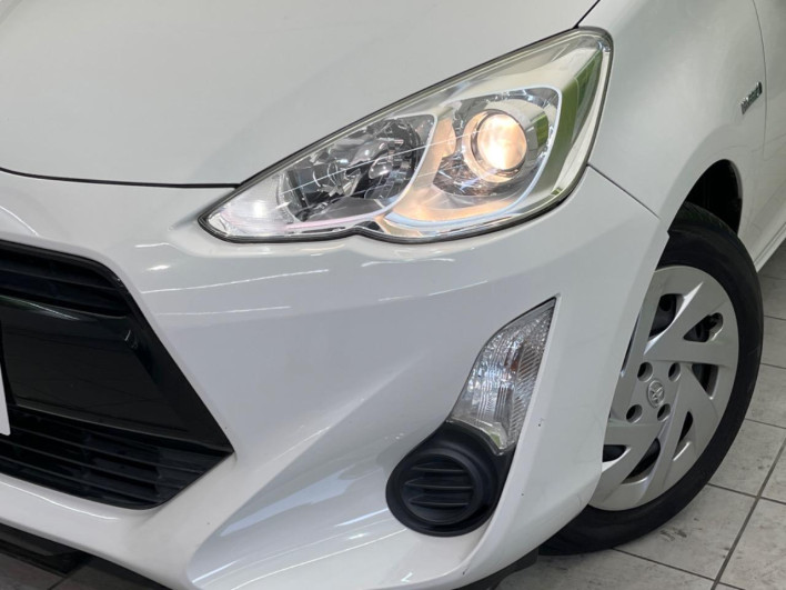 2015 Toyota Aqua DAA-NHP10 (UW-69f0676e094cb)[7]