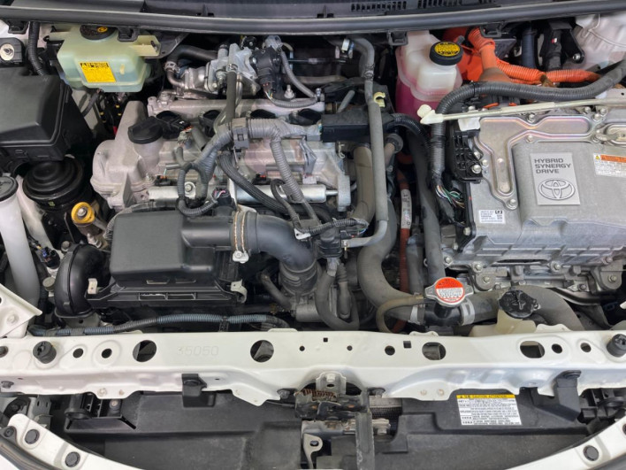 2015 Toyota Aqua DAA-NHP10 (UW-69f0676e094cb)[4]