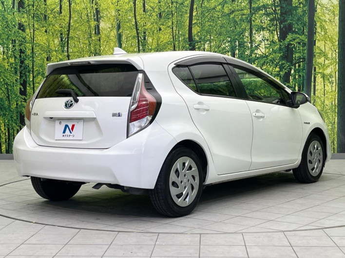 2015 Toyota Aqua DAA-NHP10 (UW-69f0676e094cb)[27]