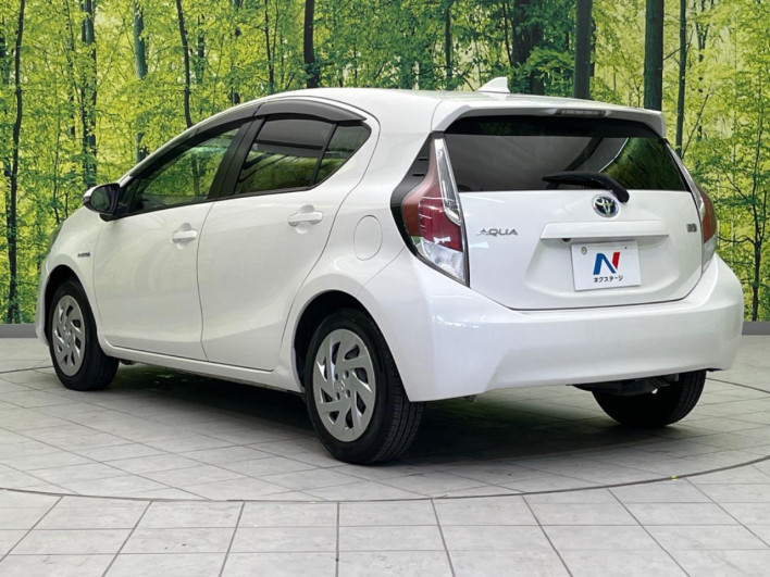 2015 Toyota Aqua DAA-NHP10 (UW-69f0676e094cb)[16]