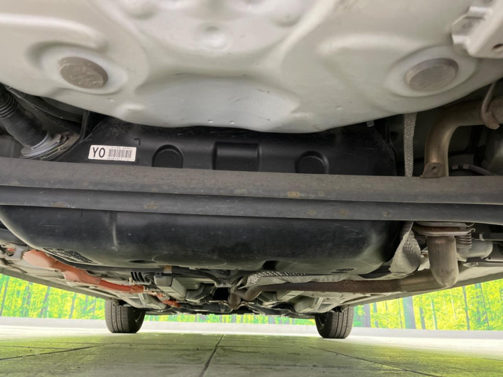 2015 Toyota Aqua DAA-NHP10 (UW-69f0676e094cb)[18]