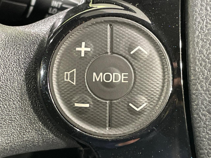 2016 Toyota Aqua DAA-NHP10 (UW-69f0676f93f57)[16]