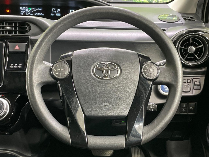 2016 Toyota Aqua DAA-NHP10 (UW-69f0676f93f57)[27]
