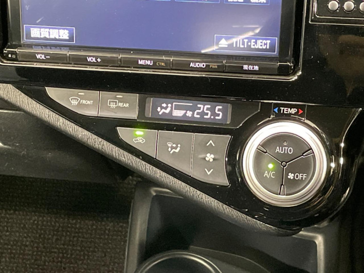 2016 Toyota Aqua DAA-NHP10 (UW-69f0676f93f57)[22]