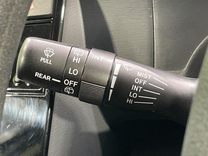 2016 Toyota Aqua DAA-NHP10 (UW-69f0676f93f57)[18]