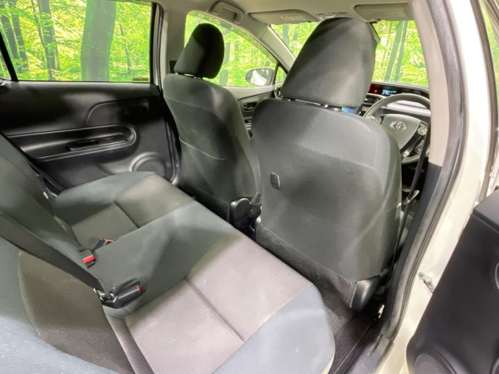 2016 Toyota Aqua DAA-NHP10 (UW-69f0676f93f57)[28]