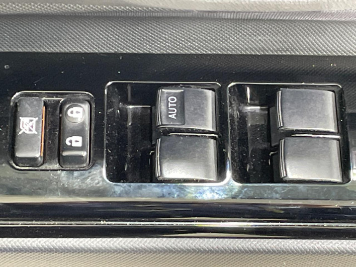 2016 Toyota Aqua DAA-NHP10 (UW-69f0676f93f57)[9]