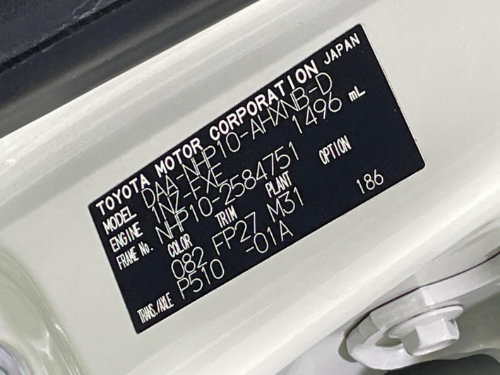 2016 Toyota Aqua DAA-NHP10 (UW-69f0676f93f57)[1]