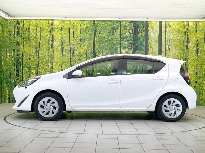 2020 Toyota Aqua 6AA-NHP10 (UW-69f0676fe3003)[12]