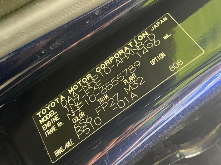 2017 Toyota Aqua DAA-NHP10 (UW-69f0677228867)[1]