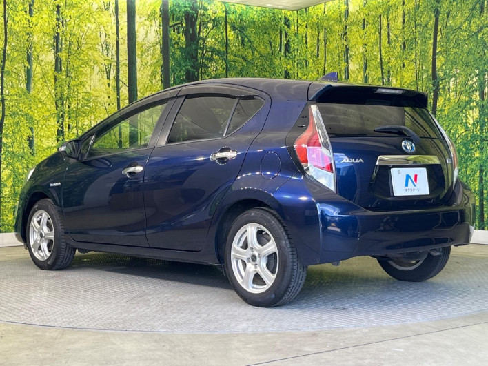 2017 Toyota Aqua DAA-NHP10 (UW-69f0677228867)[9]