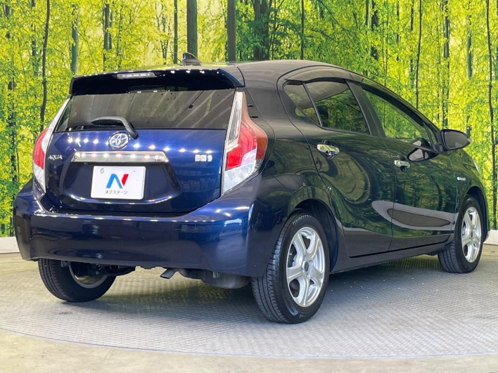 2017 Toyota Aqua DAA-NHP10 (UW-69f0677228867)[11]