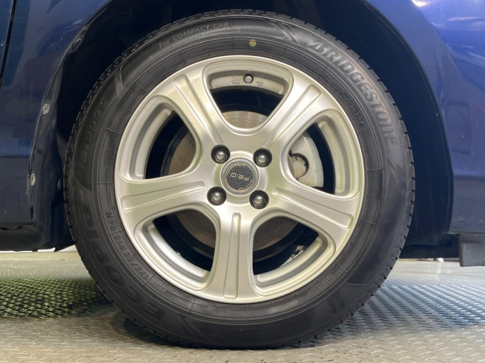 2017 Toyota Aqua DAA-NHP10 (UW-69f0677228867)[15]